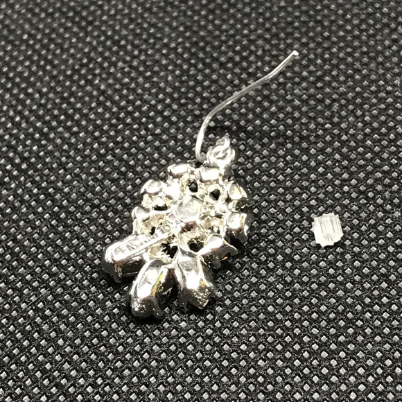 Ben-Amun Crystal Cluster Earrings - Picture 5 of 6